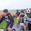 Ex-Radprofi Udo Bölts (links) nahm am Rhöner Kuppenritt teil. Eine Gruppe von Mountainbikern, darunter unser Autor Robert Schweibold, begleitete, den früheren Telekomfahrer und Helfer von Jan Ullrich.