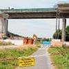 Die Kreisstraße SW 12 ist beim Brückeneinsturz beschädigt worden und muss saniert werden. Sie ist noch gesperrt.