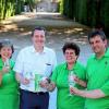 Auf ein gutes Gelingen des Weinfestes im Veitshöchheimer Rokokogarten stößt Bürgermeister Jürgen Götz mit Vertretern der ausrichtenden Vereine an (von links): Wolfgang Röhm und Ruth Lehrieder (Turngemeinde), Cornelia Lyding (Carneval-Club), Peter Lampatzer (Sportverein) und Christian Hauser (Tanzsportgarde).