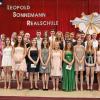 Leopold-Sonnemann Realschule Höchberg: Das Foto zeigt die Jahrgangsbesten der diesjährigen Abschlussklassen, den Schulleiter Marcus Ramsteiner und die Elternbeiratsvorsitzende Tanja Keil. Alle 138 Schülerinnen und Schüler haben die Mittlere Reife bestanden.