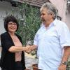Petra Wiehl verabschiedet sich vom ehemaligen Schulleiter Peter Wilhelm.