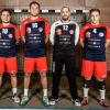 Mit neuen Spielern wollen die Handballer der TG Heidingsfeld in der Landesliga durchstarten. Trainer Manfred Wirth (links) und Abteilungsleiter Alexander Seelig (rechts) setzen auf Daniel Mihalj (Zweiter von links), Michael Panfil (Dritter von links) Federico – Fede – Sincich (Dritter von rechts) und Henrik Nass (Zweiter von rechts). Nicht im Bild: Dominik Orf.