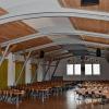 Modernisiert, aber akustisch unbefriedigend: die Schlossparkhalle in Urspringen.