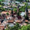 Um 10.30 und 14 Uhr wird in Zeil die Altstadtführung „Gemeinsam Denkmale erhalten“ (mit Stadtarchivar Ludwig Leisentritt, Bürgermeister Thomas Stadelmann, Stadtführerin Beate Reinhardt) angeboten. Die Teilnehmer treffen sich am Rathaus (Marktplatz 8). Es geht um öffentliche Denkmale und Privatgebäude im Wandel der Zeit und der Architektur, vor allem aber auch um Lebensqualität und Denkmalschutz im öffentlichen Raum. Gezeigt werden auch vorbildliche Hausrenovierungen. Kontakt: Beate Reinhardt, Tourismusbüro Stadt Zeil, Tel. (0 95 24) 94 90, E-Mail b.reinhardt@zeil-am-main.de; Ludwig Leisentritt, Tel. (0 95 24) 65 55, E-Mail ludwig@leisentritt.de