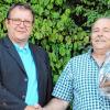 (ts)Fast 50 Jahre lang arbeitete Josef Podlesak bei der Firma Buchert. Nun wurde er von Geschäftsführer Jürgen Buchert (links) in den Ruhestand verabschiedet. Buchert würdigte das Pflichtbewusstsein und die Gewissenhaftigkeit seines Mitarbeiters. Mit 14 Jahren begann Podlesak seine Ausbildung als Gas- und Wasserinstallateur und leitete bald als Obermonteur große Baustellen.