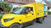 Zusteller Christian May zieht mit seinem Elektro-Zustellfahrzeug, einem Streetscooter, alle Blicke in der Neustädter Gartenstadt auf sich.