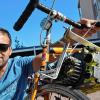 Kreative Konstruktion: Reza Rayanpour und das Rennrad, auf das er mit Blumenkastenbügeln einen Kettensägemotor montiert hat.