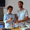 Sebastian Berlein portioniert mit seiner Mutter Ingrid Berlein-Morawe Vanille-Pakete aus Mexiko. Sebastian Berlein portioniert mit seiner Mutter Ingrid Berlein-Morawe Vanille-Pakete aus Mexiko.