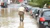Teile der Würzburger Innenstadt waren am Samstagvormittag überflutet. Ein Wasserrohr war gebrochen. Der Verkehr kam im Bereich des Bahnhofs zu erliegen.