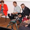 Landtagspräsidentin Barbara Stamm (2. von links) stand als Vorsitzende des Lebenshilfe-Landesverbands Bayern dem „Beirat für Menschen mit Lernschwierigkeiten“ der Lebenshilfe Würzburg Rede und Antwort. Von links: Sonja Scheuplein, Barbara Stamm, Philipp Götz, Roland Meyer, Gottfried Reumann, Erika Senft, Rainer Gräbner und Vertrauensperson Holger Klüpfel.