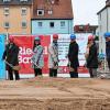 Spatenstich für neues Pflegeheim zwischen Theresien- und Luitpoldstraße (von links): Frank Paul Hartje (Domicil), Günter Wilm (HBB), Carolin Glöckle (Glöckle), Sebastian Remelé, Oliver Radünz, Stefanie Riedel (Riedel Bau), Sozialreferent Jürgen Montag, Jens Benkert (HBB).