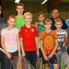 Eine Gruppe der neugegründeten Tennis AG des Tauberbischofsheimer Gymnasiums mit Rudi Hauser und Trainer Christoph Müller (hinten rechts).