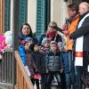 Den kirchlichen Segen sprach Pfarrer Jaroslaw Woch (rechts) zusammen mit Gemeindereferentin Johanna Dünninger (daneben). Die Kindergartenkinder sangen. Den kirchlichen Segen sprach Pfarrer Jaroslaw Woch (rechts) zusammen mit Gemeindereferentin Johanna Dünninger (daneben). Die Kindergartenkinder sangen.