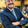 Der neue Chef Johann Schweiger zeigt stolz Schulräume und Werkstätten in der Josef-Greising-Schule.