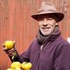 Marius Wittur im Glück: Bei der diesjährigen Quittenannahme hat er eine neue Sorte entdeckt. Die Früchte stammen von einem Baum, der über 200 Jahre alt sein soll.