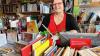 Will verschenkte Bücher kostenlos an gemeinnützige Institutionen weiterleiten: Ela Schiller-Eggerath.
