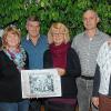 Stolz präsentiert auch dieses Mal das Retzstadter „Kalender-Team“ den dritten Bild-Kalender für Retzstadt. Von links: Walter und Margit Riegel, Edgar und Monika Eisenbacher, Matthias May sowie Retzstadts Zweite Bürgermeisterin Birgit Köhler.