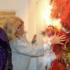 Ein Feuerwerk der Fantasie: Isolde Folger (rechts) zeigte farbenfrohe Bilder in ihrer kleinen aber feinen Galerie bei der Volkacher Kunstmesse am Wochenende (5./6. November).