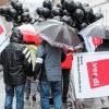 Etwa 30 Demonstranten wollten mit einem Marsch auf die Insolvenz der Firma Stürtz aufmerksam machen.