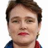 Anja Bachmann feierte ihr 25-jähriges Betriebsjubiläum in der Stadt-Apotheke Mainbernheim. Nach ihrer Ausbildung in der Würzburger PTA-Schule hatte sie im Herbst 1991 ihre berufliche Laufbahn begonnen. Im Laufe der Jahre habe sie sich vor allem auf den Gebieten der Homöopathie, der Spagyrik und der Aromatherapie umfangreiches Fachwissen angeeignet. Dies mache sie zur geschätzten Ansprechpartnerin für Kunden und Arbeitskolleginnen, so die Mitteilung der Apothekenleiterin Renate Stichel-Gürck. Über den Beruf hinaus engagiert sich Anja Bachmann bei der Mainbernheimer Schützengesellschaft, im SPD-Ortsverein und in der Kirchengemeinde. Bei der Jubiläumsfeier überreichte Renate Stichel-Gürck der Jubilarin neben Blumen und einer Anerkennung auch eine Dankesurkunde des Präsidenten der Bayerischen Landesapothekerkammer. TLE/Foto: StICHEL-GÜRCK