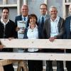 Landrat Eberhard Nuß (4. von rechts) besuchte mit einer Delegation das Schreiner- und Zimmererunternehmen Kern & Schreiber im Gewerbegebiet Michelsberg in Altertheim.