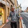Auch Thilo Wolf von Zeychen & Wunder beklagt Umsatzverluste durch die Straßenbahnbaustelle in der Sanderstraße. Am Wochenende wird rückgebaut und es wird wieder leichter passierbar für Passanten.