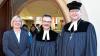 Abschied nehmen hieß es am Sonntag in der evangelisch-lutherischen Kirchengemeinde Euerbach: Pfarrer Andreas Duft (Mitte) wurde von Dekan Oliver Bruckmann entpflichtet. Vertrauensfrau Ute Valentin würdigte den Dienst des scheidenden Pfarrers.