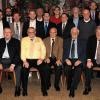 (red)   Stolze 2722 Spiele haben die Fußball-Schiedsrichter der Gruppe Würzburg im abgelaufenen Jahr 2016 geleistet. Diese Zahl nannte Obmann Helmut Zischek bei der Jahresabschlussfeier in Lengfeld. Im Mittelpunkt stand die Ehrung von Referees, die für ihre langjährige Tätigkeit ausgezeichnet wurden. Unser Bild zeigt die geehrten Schiedsrichter mit (hinten von links) stellvertrender Obmann Werner Wunderling, Schriftführerin Alexandra Bauer, Lehrwart Marcel Scherer (SV Unteraltertheim/10 Jahre), Konrad Harant (TG Höchberg/30 Jahre), Kassier Oswald Prozeller, Michael Krug (SB Versbach/10 Jahre), Erhard Huber (FC Leinach/25 Jahre), René Kaliske (TSV Kleinrinderfeld/15 Jahre), Jens Reitstetter (TSV Kleinrinderfeld/10 Jahre), Michael Streit (FV Ochsenfurt/25 Jahre), Klaus Rajchowicz (Würzburger FV/45 Jahre), Richard Kess (FV Opferbaum/50 Jahre), Matthias Rehm (TSV Grombühl/25 Jahre), Kreisschiedsrichterobmann Helmut Wittiger, Siegbert Schneider (Würzburger Kickers/35 Jahre) und Obmann Helmut Zischek sowie (vorne von links) Wolfgang Rückert (Würzburger FV/45 Jahre), Ullrich Schmitt (SV Steinfeld/50 Jahre), Rainer Wunderling (Holzkirchen/40 Jahre), Klaus Hünig (Post SV Würzburg/45 Jahre) und Dieter Mader (SV Kist/45 Jahre). Auf dem Bild fehlen: Christopher Geßner (FC Zell/10 Jahre), Johannes Geßner (FC Zell/10 Jahre), Julian Krieger (TSG Estenfeld/10 Jahre), Stefan Kuffer (TSV Obergünzburg/10 Jahre), Marco Göbet (ASV Rimpar/15 Jahre), Jochen Dutz (TSV Grombühl/30 Jahre), Jürgen Eck (TSV Uengershausen/30 Jahre) und Egon Kuchenmeister (SV Geroldshausen/50 Jahre).Foto: SRGW