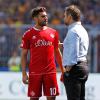 Gesprächsbedarf: Mit Nejmeddin Daghfous will sich Kickers-Trainer Bernd Hollerbach in der Winterpause über die Zukunft unterhalten. Der Vertrag des Deutsch-Tunesiers läuft im Juni 2017 aus.