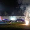 Die Feuerwerks-Produkt-Show beginnt um 19 Uhr und dauert laut Pressemitteilung etwa 90 Minuten. Dieses Jahr wird der staatlich geprüfte Pyrotechniker der Firma Main-Tauber-Feuerwerk Alexander Stützlein Feuerwerksartikel sowie Neuheiten vorstellen.  Alle Feuerwerkskörper kann man im Anschluss vorbestellen und an den drei Silvesterverkaufstagen bei der Firma Huttner in der Klingentorpassage kaufen. Vor Ort wird eine Vorbestell-Liste verteilt, um die Favoriten markieren zu können. Sie steht aber auch zum Download unter www.ochsenfurt-info.de zur Verfügung.   Ab 18.30 Uhr gibt's heiße und kalte Getränke. Das Öchsle-Team brutzelt Bratwürste auf dem Grill und hat noch andere, auch vegetarische Leckereien vorbereitet. Foto: ARCHIVFOTO BÖRSCHINGER