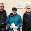 Drei Repräsentanten des Rhönklub-Zweigvereins Mellrichstadt freuen sich über die Gedenkplakette, die an einen Aufenthalt des Zaren in Mellrichstadt erinnert. Im Bild (von links) Harald Schellenberger, Vorstandsvorsitzender Franz Margraf und Wolfgang Feiler, die die von diesem Klub gestiftete Gedenktafel gemeinsam der Öffentlichkeit übergeben hatten.