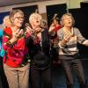 Senioren auf der Theaterbühne: Ulla Huhn, Magdalene Braun und Heidrun Falk (von links) vom Frauentheater Purpur üben in Tübingen. Sie sind zwischen 56 und 84 Jahren alt und spielen leidenschaftlich Theater.