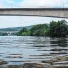 In Gemünden beginnen die vorbereitenden Arbeiten zur geplanten Sanierung der Mainbrücke (im Bild). Eigentlich könnte man aber auch von einem Abriss sprechen, denn mehr als die Pfeiler wird von der jetzigen Brücke nicht übrig bleiben. Ab Februar 2017 wird das Bauwerk komplett gesperrt – und zwar bis August 2018. Weil es keine Ausweichbrücke in direkter Nähe gibt, setzen die Planer auf eine Fähre, die zwischen Hofstetten und Langenprozelten verkehren wird. Statt der einst angesetzten 13,2 Millionen Euro für die Ertüchtigung wird jetzt von 25,7 Millionen Euro ausgegangen, wobei zusätzliche Maßnahmen enthalten sind.