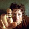 „Einen Ring, sie zu knechten, sie alle zu finden . . .“ Elijah Wood als Hobbit Frodo in einer Szene aus dem Film „Der Herr der Ringe – Die Gefährten“ nach der Vorlage von J.R.R. Tolkien. Die Kinotrilogie des neuseeländischen Regisseurs Peter Jackson wurde mit 17 Oscars ausgezeichnet.