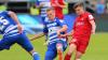 Dennis Russ (rechts) wechselt vom FC Würzburger Kickers zum FSV Frankfurt. Für die Rothosen stand er 2016 unter anderem im Relegationsspiel gegen den MSV Duisburg (im Bild: Dan-Patrick Poggenberg) auf dem Platz.