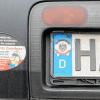 Mit einem Fahrzeug mit solch umgestalteten Nummernschildern war der 53-jährige unterwegs, der am Mittwochmorgen in Hofheim (Lkr. Haßberge) festgenommen worden war.