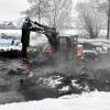 Wegen der für Baggerarbeiten günstigen, weil frostigen Witterung, kann derzeit der Kneuersee ausgebaggert werden. Er war so verlandet, dass sein „Umkippen“ drohte.
