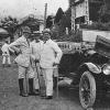 Max Dauthendey (rechts) mit Gästen bei seinem Java-Aufenthalt im Juli 1917.