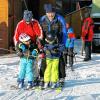 Katrin Ullrich und Gerhard Vogel waren gestern schwer beschäftigt als „Skilehrer“ für die eigene Tochter und den Sohn von Freunden. Katrin Ullrich und Gerhard Vogel waren gestern schwer beschäftigt als „Skilehrer“ für die eigene Tochter und den Sohn von Freunden.