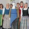 Neben den Trachten aus früheren Zeiten präsentierten die Aidhäuser Frauen ihre selbst geschneiderten Trachten.