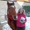 Pferdefreundin und Autorin. Christiane Göbel aus Gelchsheim (im Bild mit Alibaba) hat ihr zweites Buch geschrieben.
