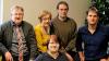 Stolz stellen (von links) Geschäftsführer Reinhard Foegelle und seine Persönlichkeitstrainerin Ursa Maria Kahn zusammen mit den ersten Coachees Anna-Lisa Imkeller und Jan Hendrik Wiese sowie dem Projektmanager Max Lehnert das in Teamarbeit erstellte Produkt „Tony“ vor.