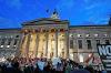Demonstranten versammeln sich am Donnerstagabend in New York vor der Brooklyn Borough Hall, dem ehemaligen Rathaus der Stadt Brooklyn, zum Protest gegen einen Erlass zur Einwanderung.