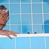 Echte Freunde scheinen „Horst Seehofer“ (Walter Keller) und „Angela Merkel“ (Susanne Keller) auch in der Badewanne nicht zu sein.
