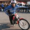 Körper- und Motorrad-Beherrschung: Stunt-Profi Horst Hofmann zeigte Kunststücke auf seiner Trial-Maschine.