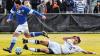 So kannten ihn die Fans im College: Timo Pitter (links) in einem Spiel für die Creighton University gegen Connecticut.