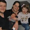 Linus wurde als zweites Kind von Stephanie (30) und Christian Volk (30) aus Brendlorenzen am Freitag, 3. Februar, in der Rhön-Kreisklinik in Bad Neustadt geboren – 3700 Gramm schwer und 52 Zentimeter groß. Die „große“ Schwester Leonie (sie wird im Mai drei Jahre) ist ganz vernarrt in ihr Brüderchen. Über den Familienzuwachs freuen sich vor allem auch Zita und Karl-Heinz Leber (Heustreu, zum dritten Mal Großeltern), Edith und Uwe Volk (Brendlorenzen, zum vierten Mal Oma beziehungsweise Opa) sowie die drei Uromas Hilde Schleichert (Brendlorenzen, zum vierten Mal), Melitta Volk (Gartenstadt, zum vierten Mal) und Theresia Leber (Euerdorf, zum sechsten Mal).FOTO: Peter Hüllmantel
