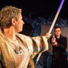 In eine nicht ungefährliche magische Zauberwelt entführt wird das Publikum beim Stück „Der Sturm“ in der Theaterwerkstatt. Im Bild: Dagmar Schmauß als Prospera und Nicolas Cymera als Ferdinand.