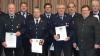 Zahlreiche Ehrungen gab es bei der Kommandantenversammlung zum Kreisfeuerwehrtag in Saal. Für 40 Jahre Dienst in der Feuerwehr gab es das staatliche Ehrenzeichen. Überreicht wurde es vom stellvertretenden Landrat Josef Demar, dem Saaler Bürgermeister Norbert Bauer und Kreisbrandrat Stefan Schmöger (rechts).