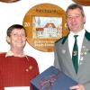 Gerhard Stingl (links) freute sich über die Urkunde, das ihm der Dornheimer Schützenmeister Ullrich Ruck für 40 Jahre Mitgliedschaft überreichte.